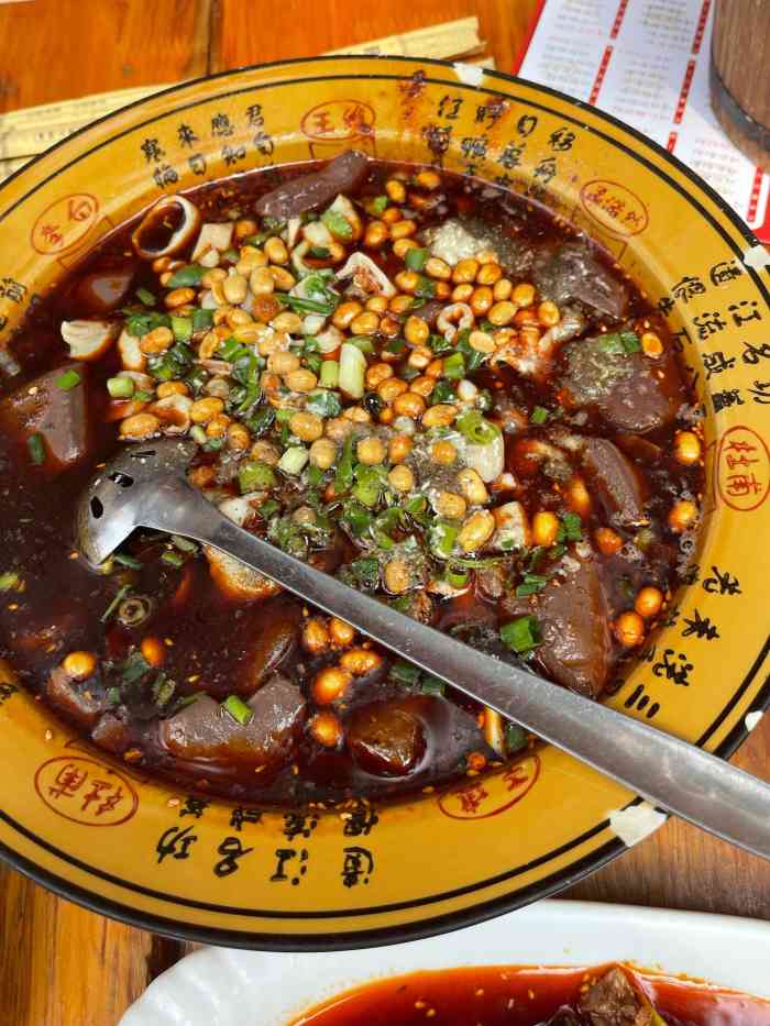 大口巴肥肠血旺(长春西路店)-"哇哇哇,这家店我真的必须要推荐,简直