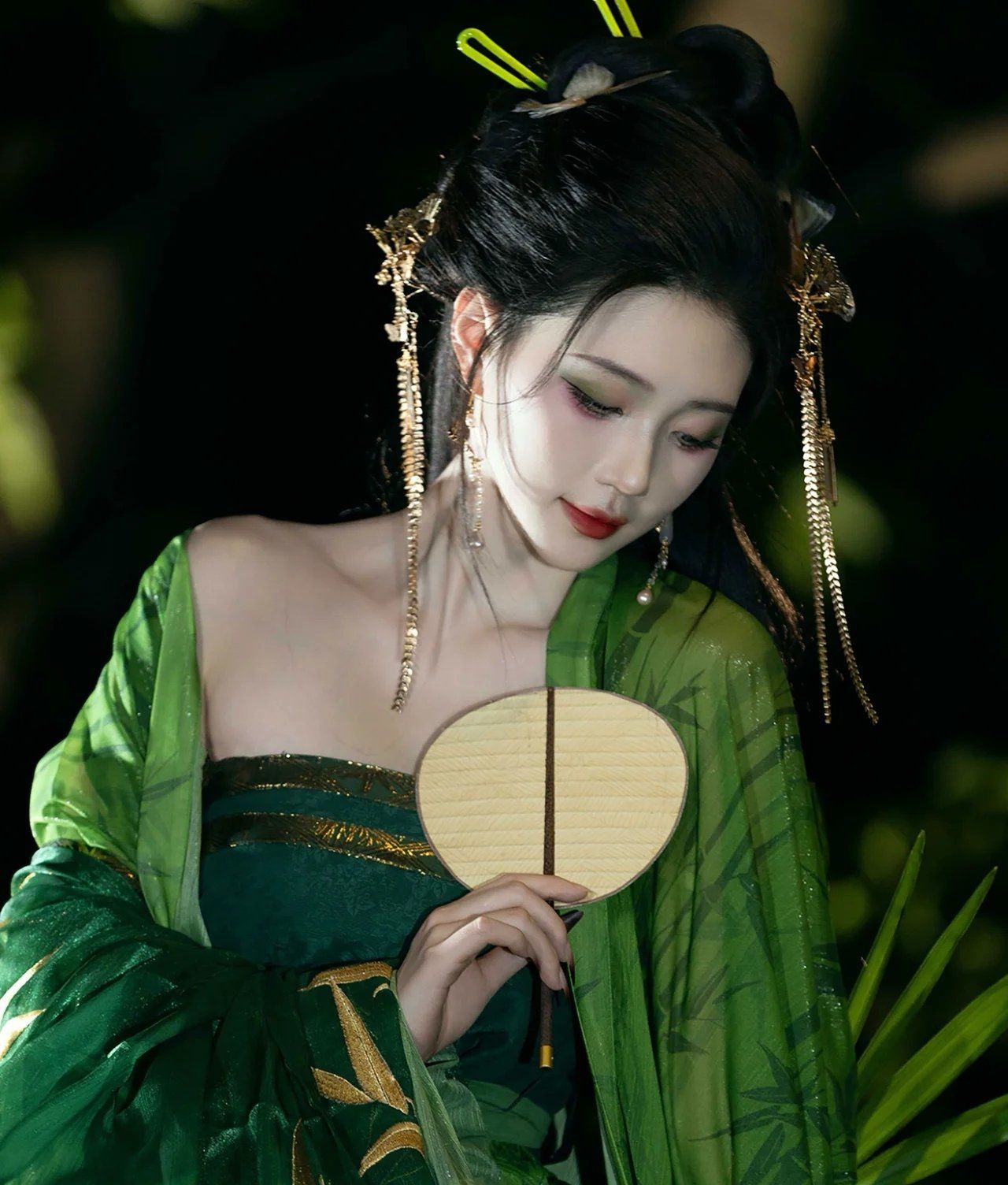 古风美学～绿袍剑影