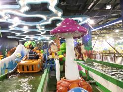 -维佳童话镇演出现场(徐东店)