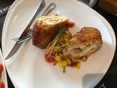 -Chom Cafe and Restaurant