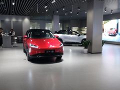 -小鹏汽车体验中心(苏州龙湖狮山天街店)