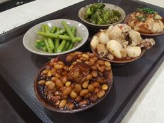 -董哥山城碗碗香(美专校街店)