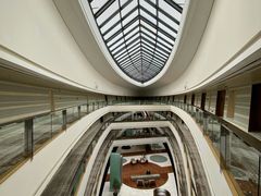 -上海滴水湖皇冠假日酒店