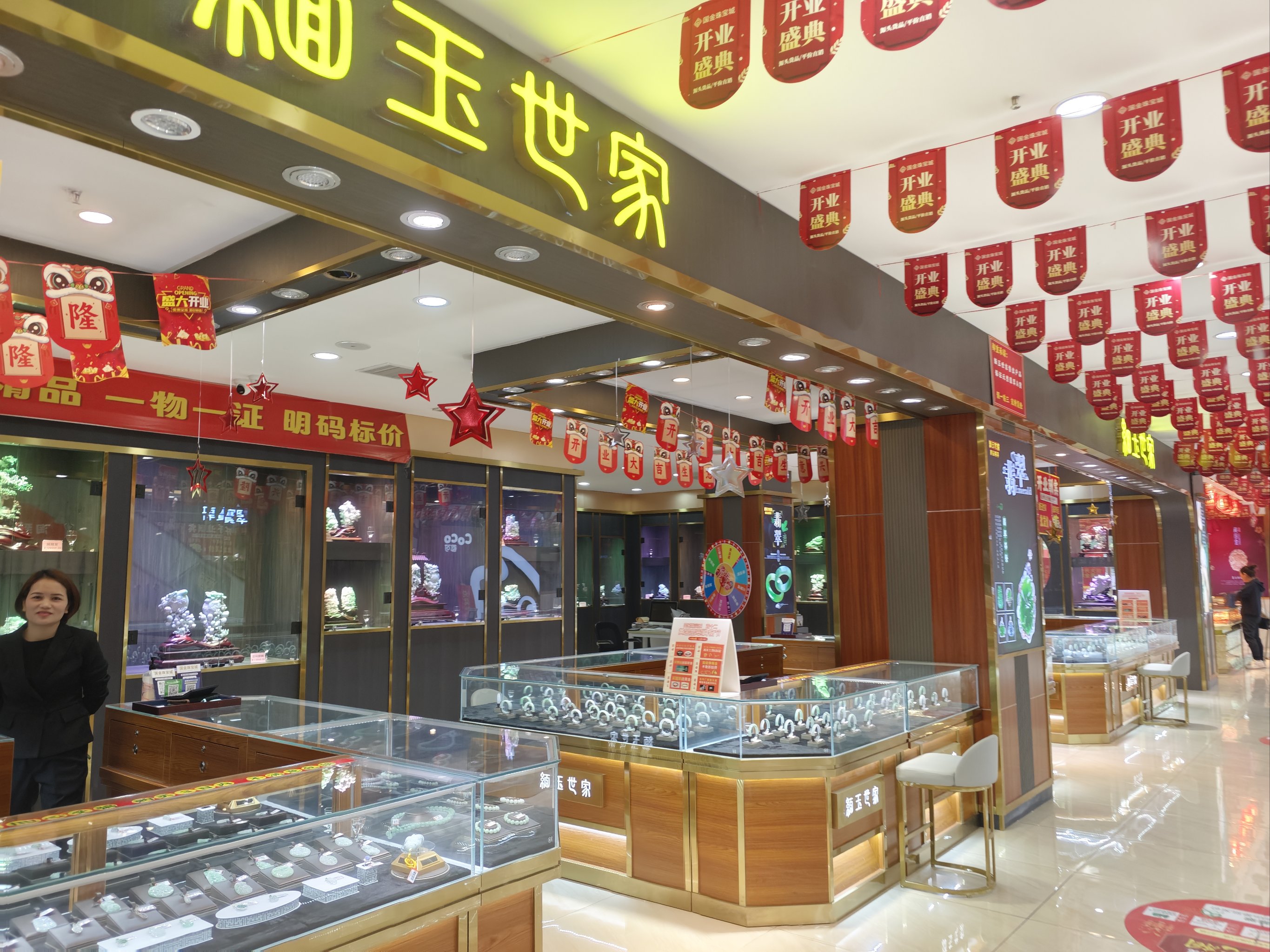 昆明翡翠市场在哪里啊(昆明市翡翠批发市场地址) 第2张
