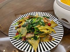 腊肉炒豆丝-东湖食堂·湖景餐厅•会议