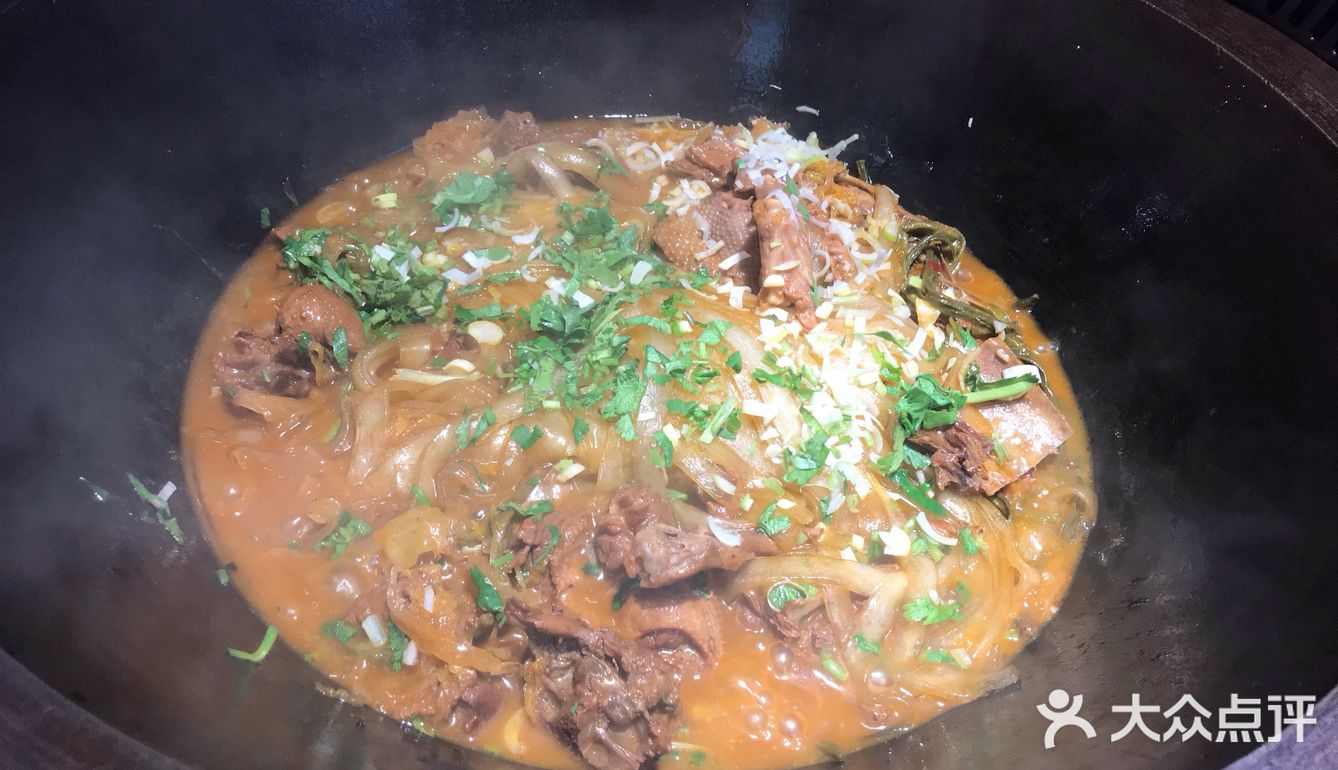 两个冷菜，一份大鹅，配菜选了酸菜