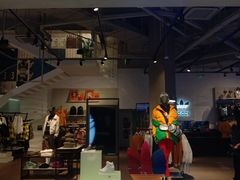 -阿迪达斯(武林银泰三叶草店)