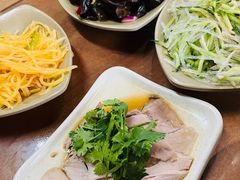 -亮亮面馆(经六路店)