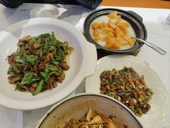 -阿瓦山寨·湘菜现炒·剁椒鱼头王(咸阳总店)