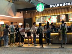 等位区-星巴克(浦东机场T2到达店)