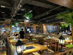 大堂-洪氏嗨捞·广东猪肚鸡·椰子鸡火锅(西咸万象城店)