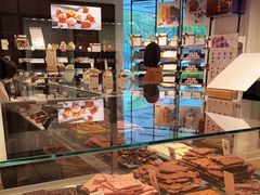 面包甜点陈列柜-Laderach 莱德拉(上海环贸iapm店)