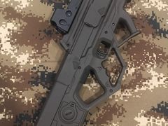 游戏中使用的镭射枪，带全息瞄具。-镭战大联盟真人CS