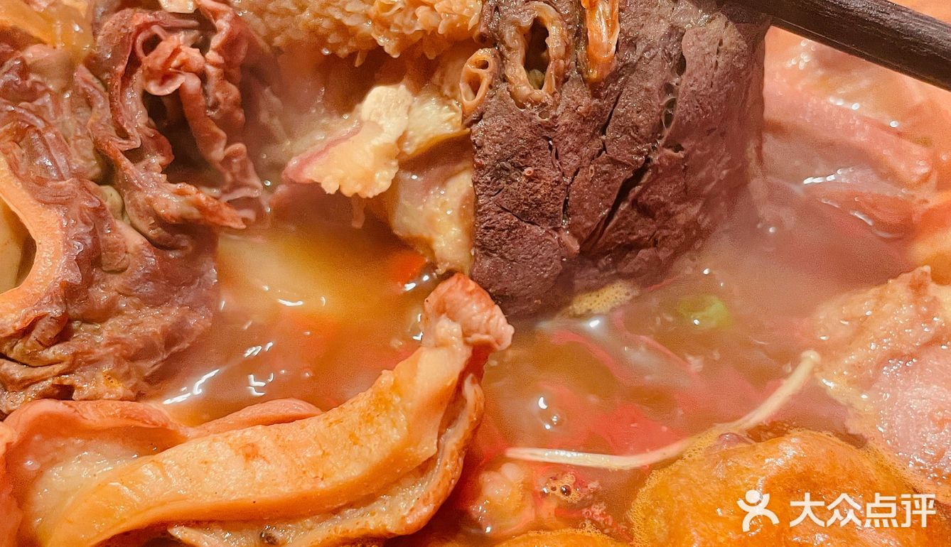 正宗炭炉牛杂煲🍲，鸭屎茶你喝过了吗