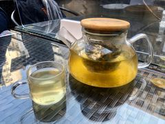 -layback cafe & bar