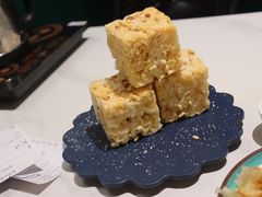 香爆嘴松子仁沙琪玛-喜势点·糖沙翁手工茶点·本地人茶居(永庆坊店)