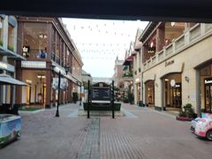 -王府井奥莱临潼小镇(临潼店)