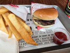 蘑菇牛肉汉堡-FATBURGER 特富客汉堡(外交公寓店)
