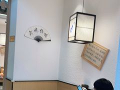 用餐区-先启半步颠小酒馆(虹桥龙湖天街店)