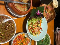 -老滇山寨•云南特色菜•地方菜•民族风情歌舞表演(金碧店)