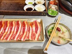 -围炉肉舍•炭烤活鳗•丹东海鲜烤肉(步行街店)