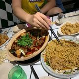 肉还是满满多的,老板会送一份粉丝和豆皮卷