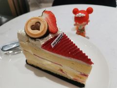 草莓鲜奶蛋糕-科学家咖啡(恒隆广场店)