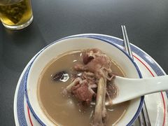 粉葛鲮鱼汤-明本海鲜大排档·鱼生海鲜烧烤宵夜(陈家祠店)