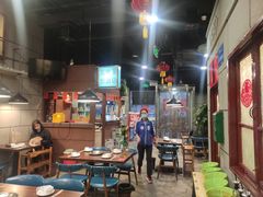 大堂-超越炭火牛蛙火锅鸡(河东店)
