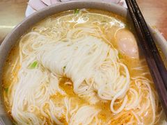 -亮亮面馆(经六路店)