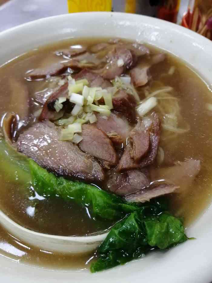 打分    /人 中午点了一份叉烧竹升面,15元. 价格上涨了,比以前贵了.