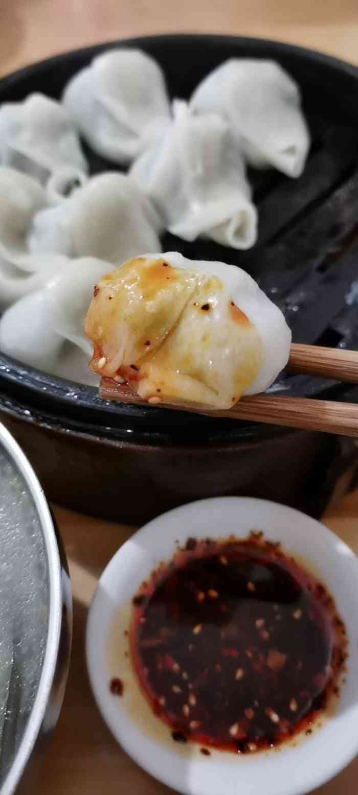 穆师蒸饺专卖"这家蒸饺真的很好吃,饺子皮跟东北饺子的饺.