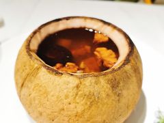 椰子八宝鸡汤-闻见中国海南菜(K11店)