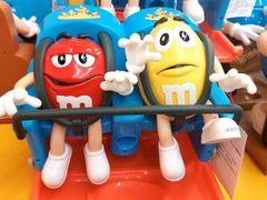 -m豆巧克力世界(上海世茂广场店)