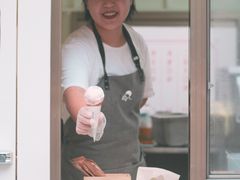 芝芝草莓冰激凌球-喜茶(北京三里屯太古里店)