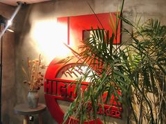 门面-HIGH FIVE哈福手工汉堡(桂林路店)