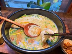 -银米·云南传统过桥米线(双廊黑金冠店)