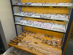-优医视平价眼镜蔡司依视路折扣工厂店(十里堡店)