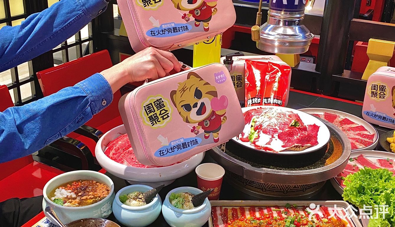 果然火炉旁最懂女生了，连化妆包都知道送‼️