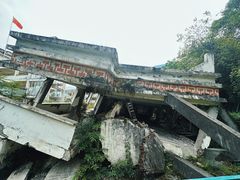 -四川汶川特大地震漩口中学遗址
