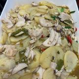 自助打饭、还有免费的番茄汤，还是很方便的！