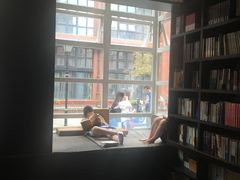 -钟书阁(松江泰晤士小镇店)