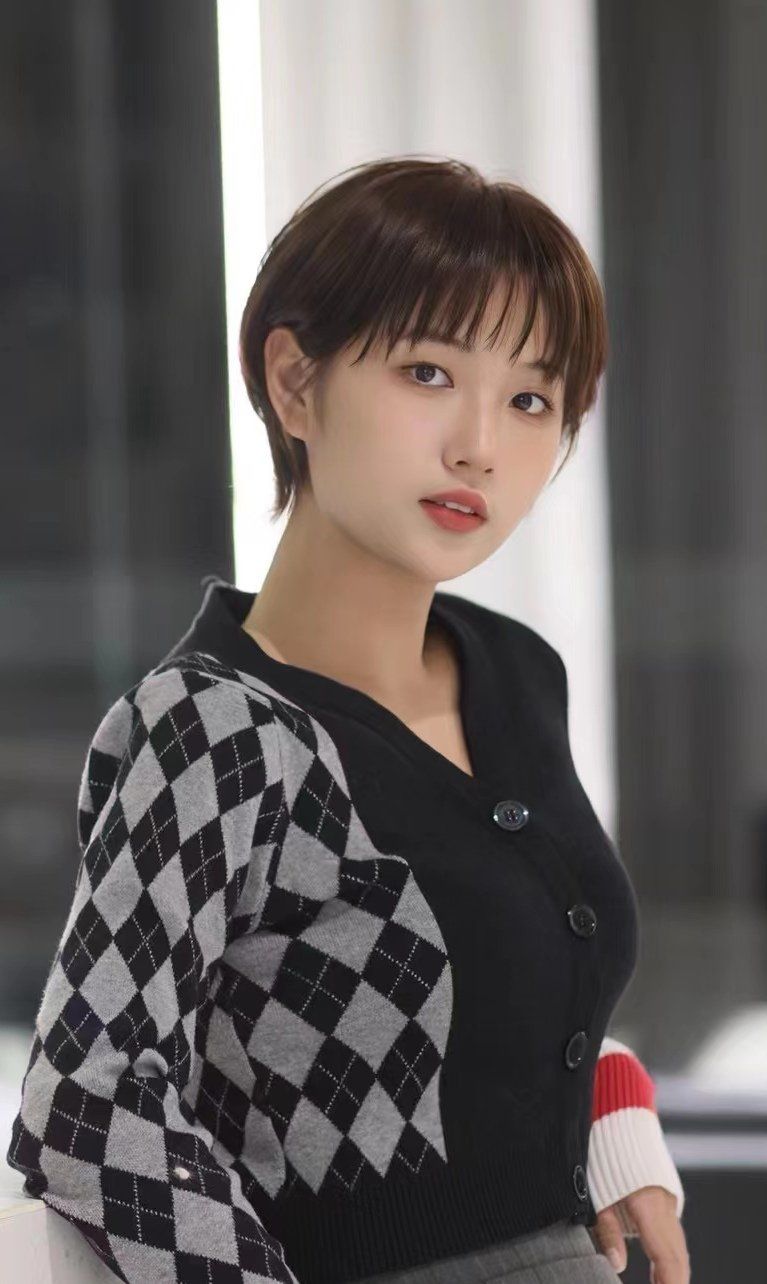 快来get这个潮流短发look超显气质减龄短