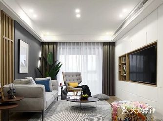 吊柜选择白色与台面呼应