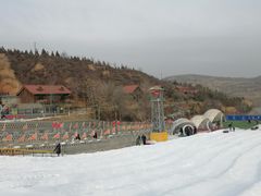 -采薇庄园四季滑雪场