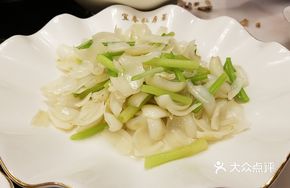 Celery and Lily Bulb Stir-fry