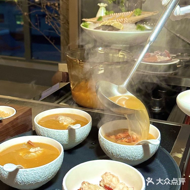 🦪乳山生蚝 都是来自乳山的生蚝，肉质饱满，鲜美畅快