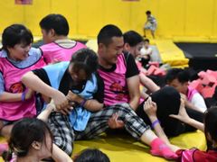 -嘿哟动霸CHUA·新潮玩运动娱乐中心·蹦床滑冰团建乐园