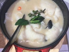 酸汤鱼-小大董·烤鸭(凤凰汇店)