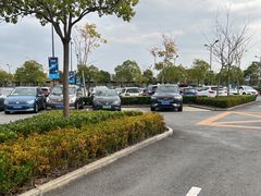 -奕欧来上海购物村停车场